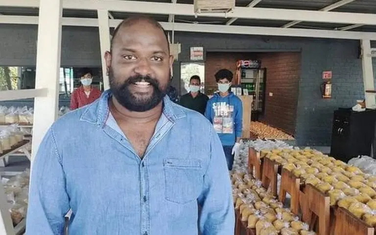 Jathiratnalu actor winning hearts through selfless service