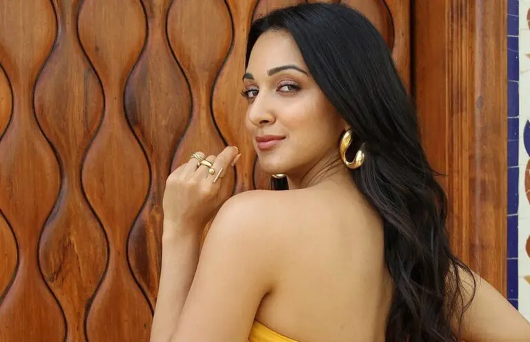 Kiara lands in Hyderabad for RC15