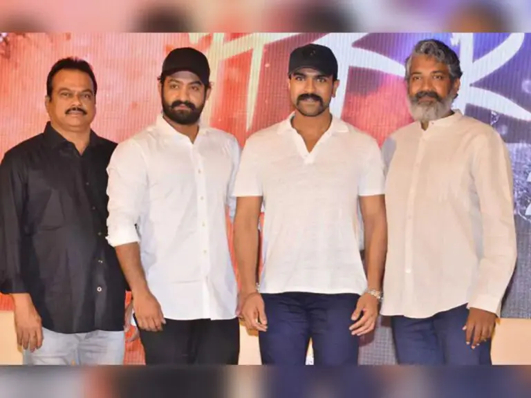 రామ్ చరణ్, ఎన్టీఆర్ మరియు రాజమౌళి స్టాండ్ తీసుకోవడంతో RRR మేకర్స్ 500 CR OTT డీల్‌ను తిరస్కరించారు