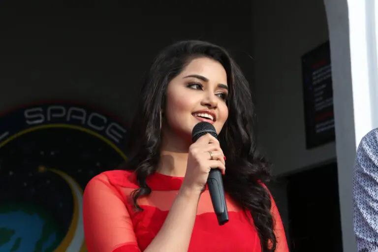 Actress Anupama Parameswaran Apologizes To Director In Public Event