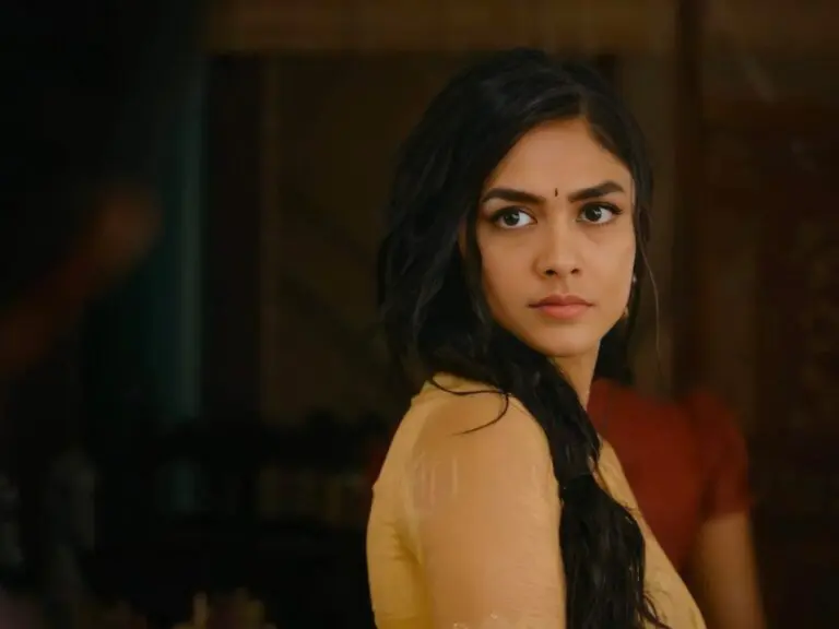 ప్రభాస్ ను కాదని దుల్కర్ కి ఓటేసిన మృణాల్ ఠాకూర్