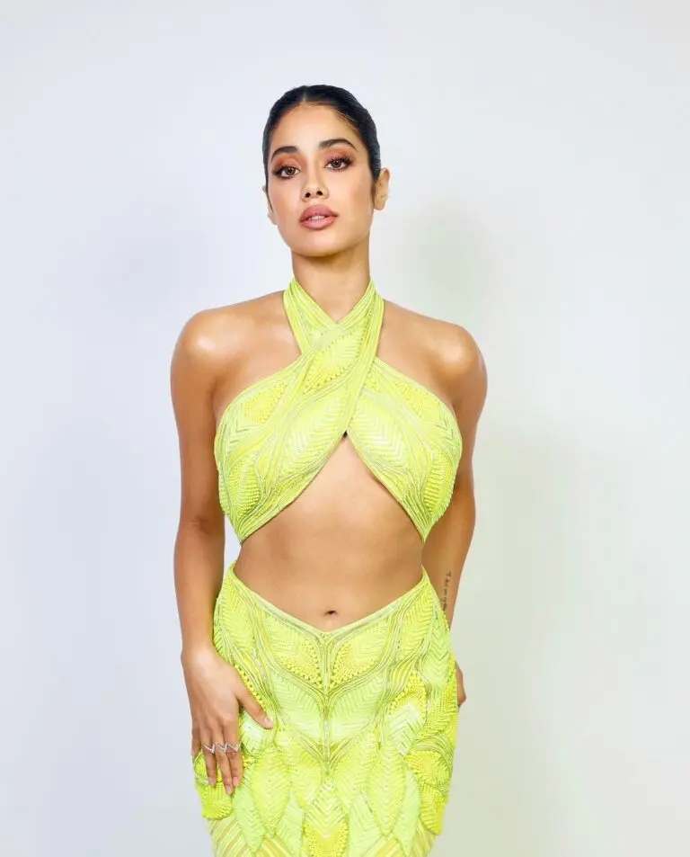 Astonishing diva Janhvi Kapoor looks like mermaid