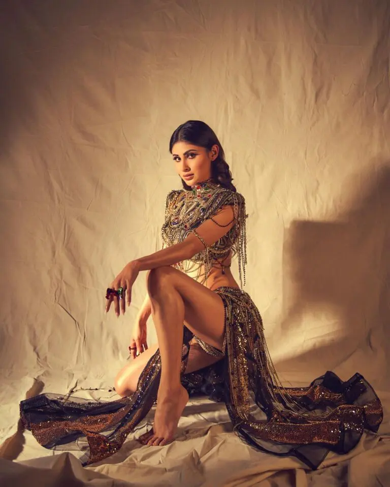 Nagin Beauty Mouni Roy Gorgeous Photos