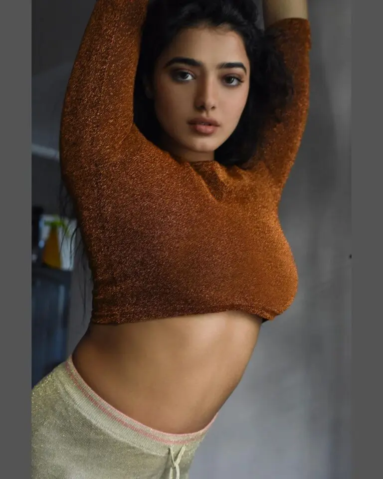 Super Hot Ketika Sharm Stuns in brown