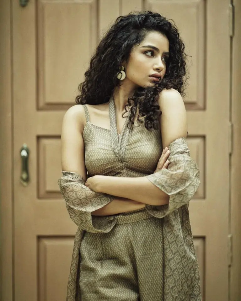 Ever gorgeous Anupama Parameswaran shines in latest photos