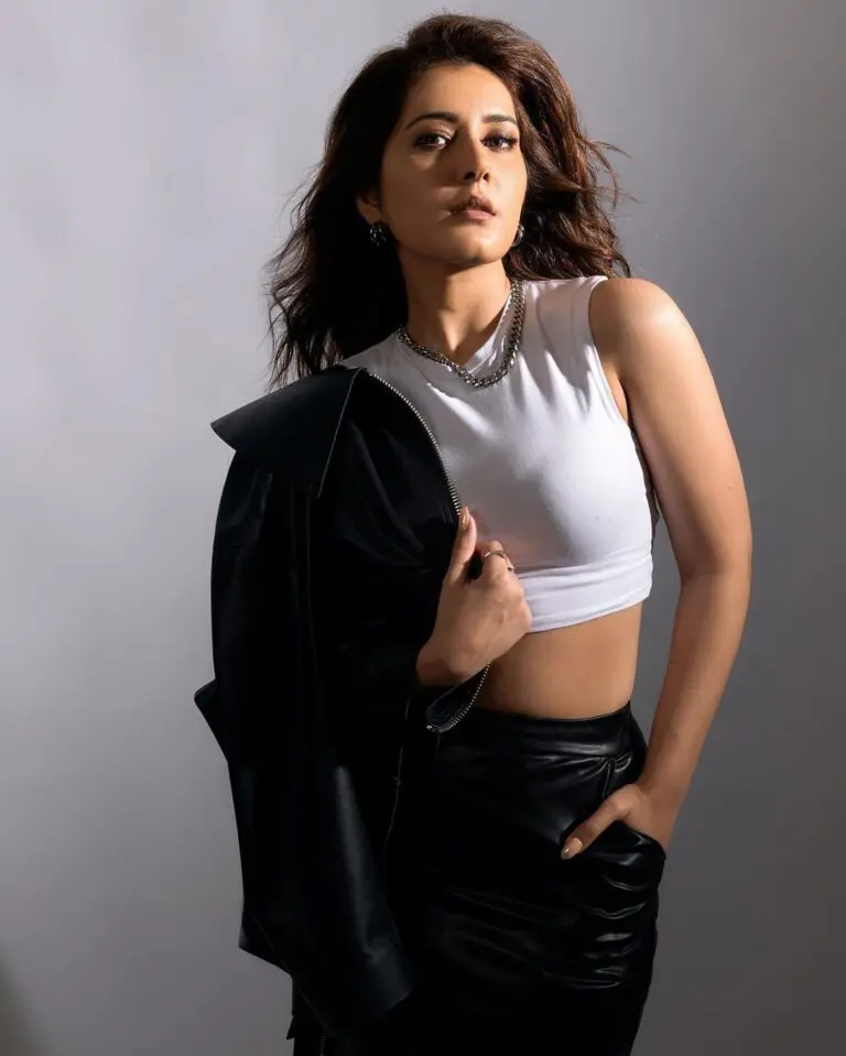 Rashi Khanna Extremely Hot and Gorgeous Photoshoot