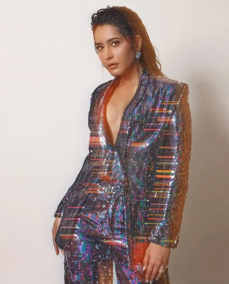 Dazzling Rashi Khanna Shines in latest photoshoot