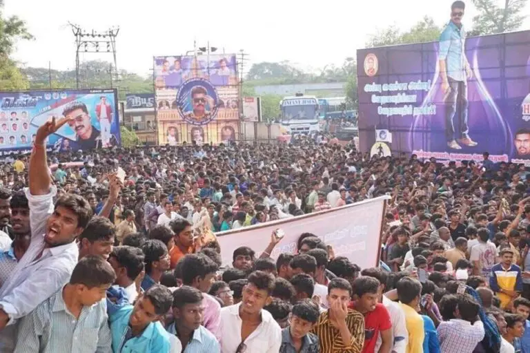 Vijay fans fighting against to government for Leo special shows