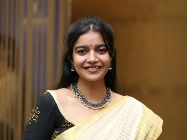 Actress Swathi firmly responds to divorce questions