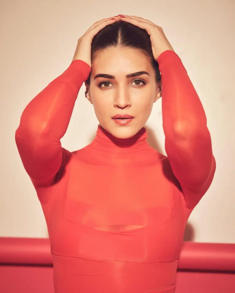 Kriti Sanon Hot: The Perfect Balance of Elegance and Fire
