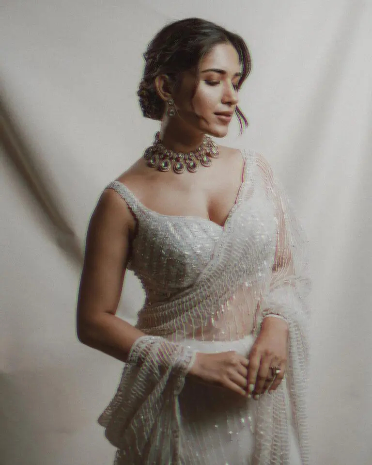 Ruhani Sharma’s Ever-Gorgeous Vision in a White Saree