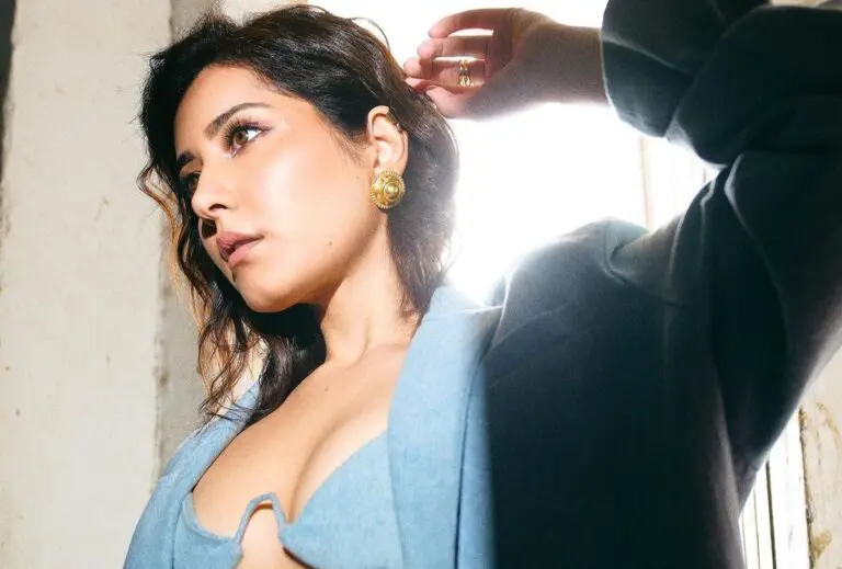 Raashi Khanna’s Hot, Sultry Expressions Spellbound Fans