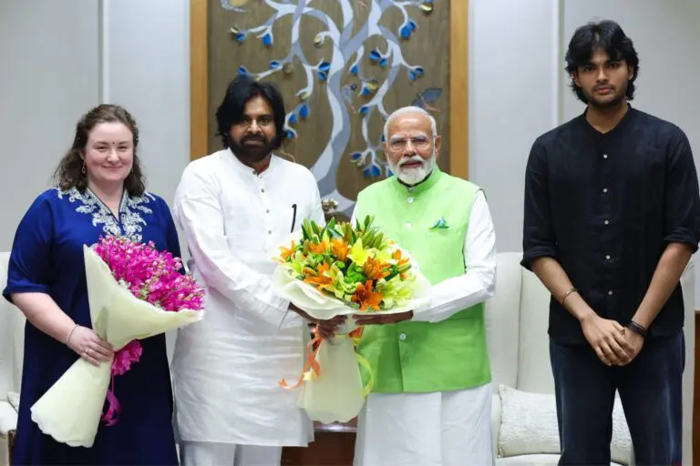 Akira Nandan Meets Narendra Modi!