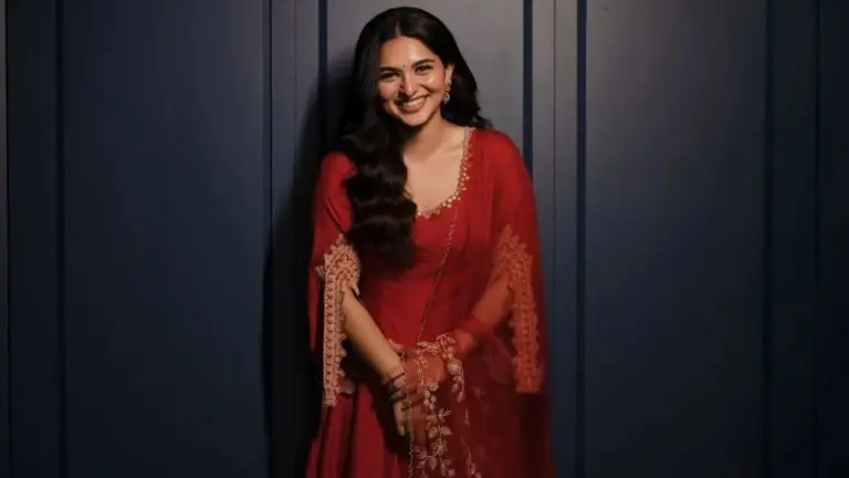 Kayadu Lohar’s Ravishing Red Saree Look [HD Pics]