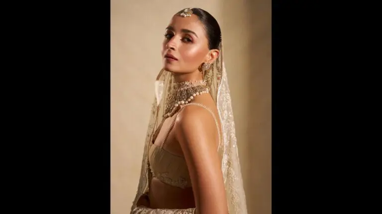Alia Bhatt Stuns as a Bride [HD Pics]