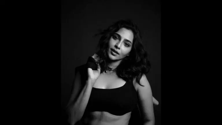 Aishwarya Lekshmi Stuns In Monochrome [HD Pics]