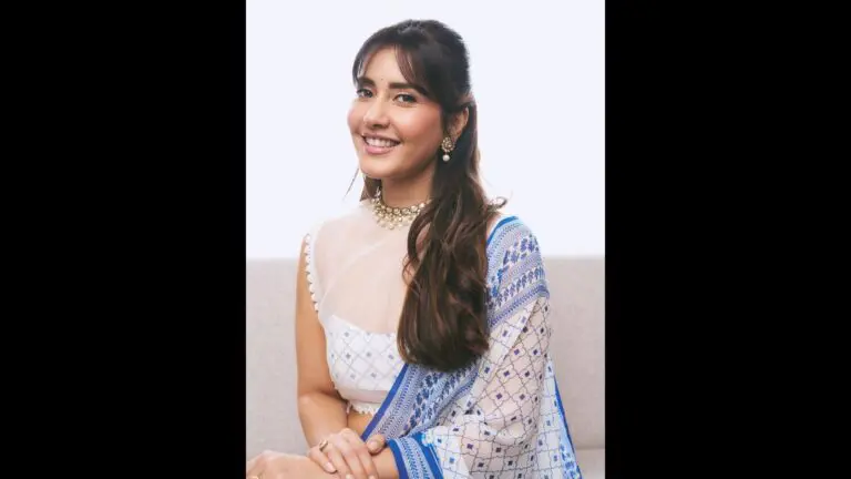 Raashii Khanna’s Churidaar Clicks [HD Pics]!