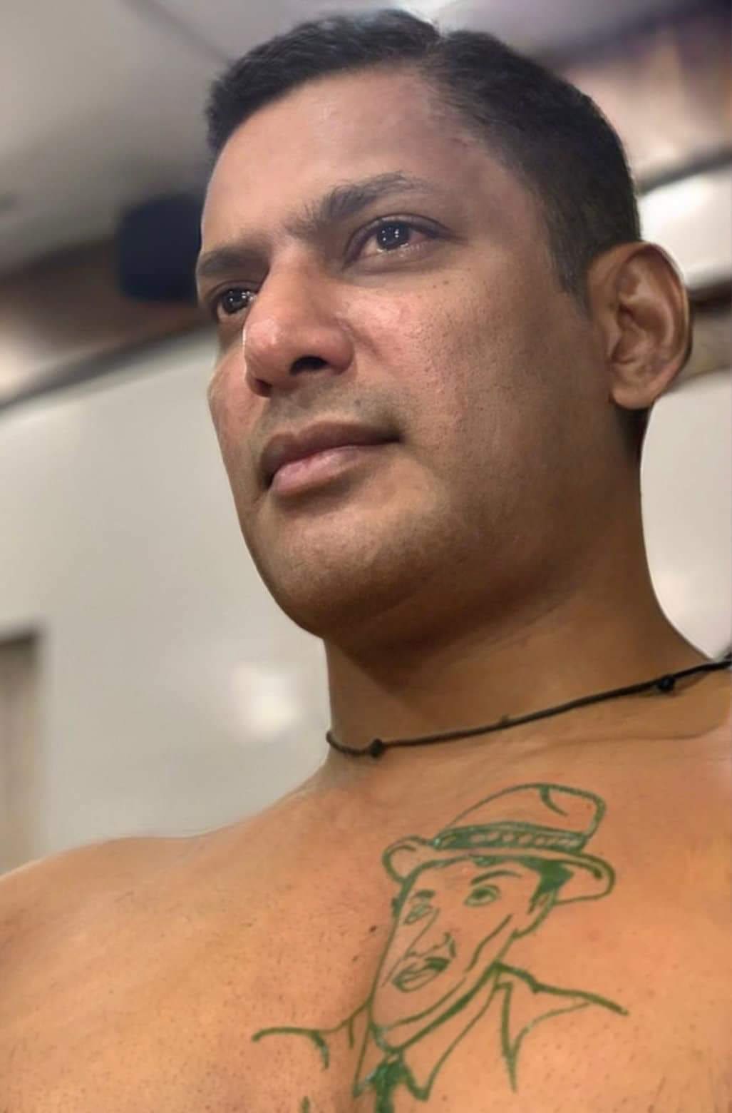 Fan boy Vishal gets MGR picture tattooed - TrackTollywood