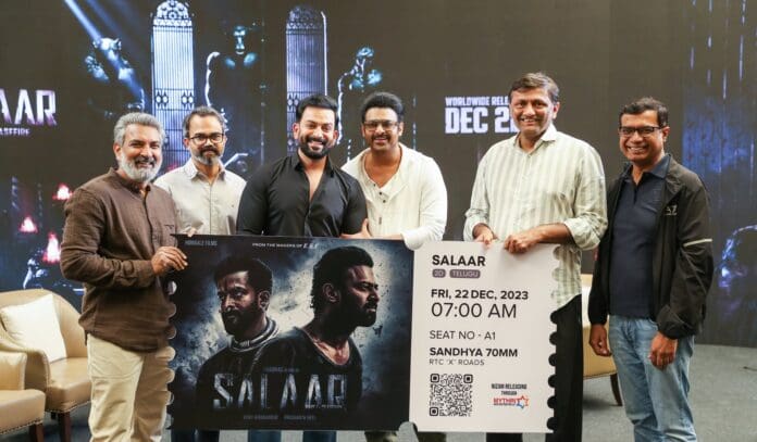 Rajamouli bought the Salaar’s first ticket. As part of the movie's promotions, Rajamouli has taken the host job. Prashanth Neel, Prabhas, and Prithvi Raj Sukumaran are said to participate in the interview. Apart from this, Rajamouli bought Salaar's first ticket. SS Rajamouli bought the first ticket for Rs 10,116. The news has now gone viral on the internet.