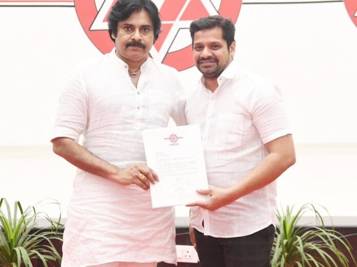 Pawan Kalyan assigns a major responsibility to Bunny Vas in the Janasena party. For a long time, Bunny Vas has been working very actively in Politics for the Janasena party. Finally, Pawan Kalyan has given him a significant position and responsibility. Bunny Vas will now simultaneously work on both politics and movies.