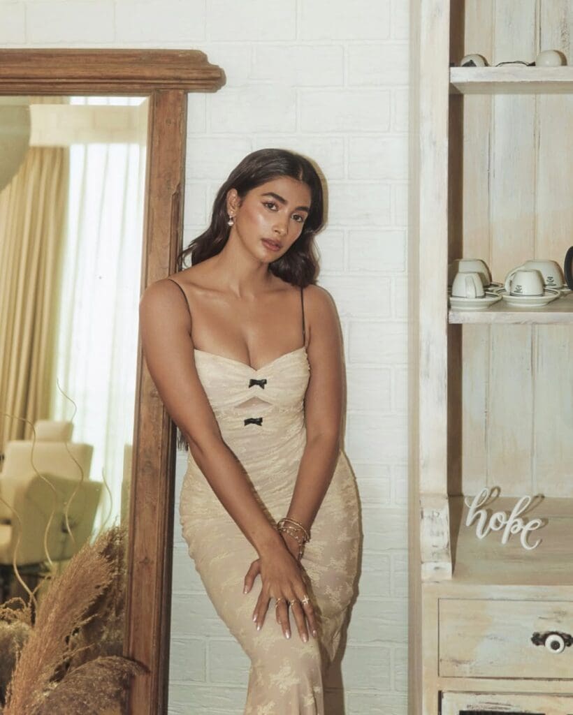 Radiant in Cream: Pooja Hegde image 6