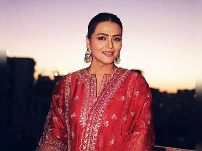 Taking to Instagram, Shilpa shared a note that read, “Hello people! I have tested positive for COVID. Stay safe and wear your mask! - Shilpa Shirodkar.” For the caption, she wrote, “Stay Safe.” Shilpa Shirdokar tested positive for COVID-19, and the actress alarmed everyone to take care. Recently, Australian cricketer Travis Head, who came to India to play IPL, was also affected by Covid. Many Asian nations, such as Singapore and Hong Kong, have seen a significant increase in COVID-19 cases lately. Health experts believe this rise could be linked to reduced immunity in the population and fewer older adults getting their booster shots.