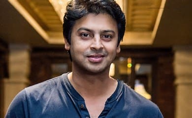 So, as per their duty, the police brought in Srikanth for questioning on Monday. A special police team investigating the case at Nugambakkam has drawn blood from Srikanth to test for drugs. Now, the police will take action after the results from the tests are out. Actor Srikanth is now under Investigation over a Drug use allegation, and he has not been booked in the case yet. Srikanth is a popular Tamil and Telugu actor. Sriram is his screen name in Telugu films. After working as a model, he made his acting debut with K Balachander’s TV show Jannal – Marabu Kavithaigal in 1999. In 2002, he debuted on the silver screen with the Tamil film Roja Kootam. His Telugu debut was with the 2003 film Okariki Okaru.