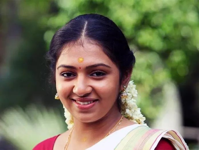 Actress Lakshsmi Menon Kidnapping Case Actress Lakshmi Menon, and her friends face charges such as kidnapping, wrongful restraint, verbal abuse, wrongful confinement, voluntarily causing hurt, and criminal intimidation under sections 140(2), 126, 296, 127(2), 115(2), 351(2), and 3(5) of the Bharatiya Nyaya Sanhita (BNS). Kochi Police hunt Lakshmi Menon