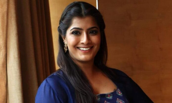Actress Varalaxmi Sarathkumar steps into director seat Her first film's title is Saraswathi, presented by Dosa Diaries, which boasts a powerful ensemble cast. Leading the lineup is Varalaxmi herself, joined by seasoned actor Prakash Raj, the versatile Priyamani, and the talented Naveen Chandra.