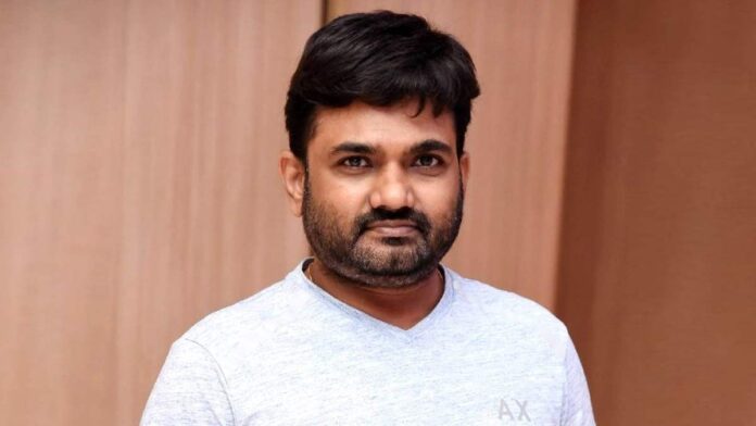 Director Maruti and Prabhas Raja Saab Maruthi Raja Saab 400 Crore Budget In the trailer release event, Maruthi reveals that Raja Saab was made on a massive budget of 400 Cr. The director also criticized a few directors who blame audiences for their film's failure.