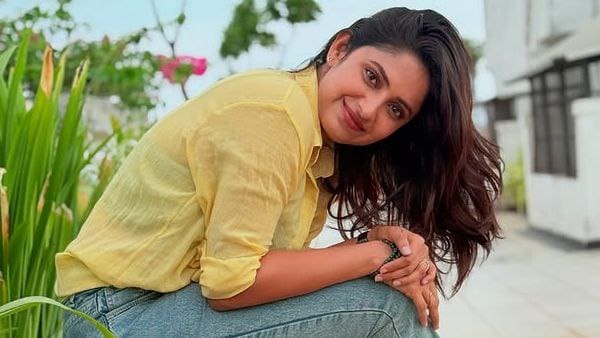 Ayesha Zeenath to leave Telugu Bigg Boss show? Ayesha is already familiar to Telugu TV audiences through serials like Urvashivo Rakshasivo and Savitramma Gari Abbayi. She also appeared in the youth-based show Kirrak Boys Khiladi Girls. In Tamil, she earned recognition for her role in the film Rambo and the web series Salt Puli Karam. Ayesha Zeenath Telugu Bigg Boss 9 Wild Card Contestant