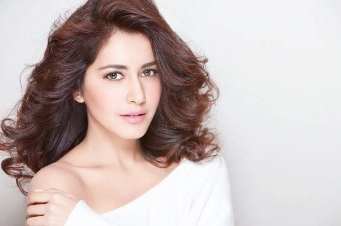 Raashii Khann's cryptic Instagram story goes viral. Fans think Raashii Khanna is having a relationship. Recently, many actresses have been revealing details about their relationships on social media by dropping small hints. Similarly, Raashii’s new Instagram story has gone viral, with some netizens speculating that the person she is hugging in the picture might be her boyfriend. However, the truth behind these rumors is yet to be known.