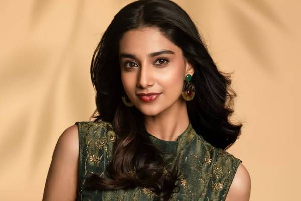 Akshay Kumar's Bhagam Bhag 2 to star Meenakshi Chaudhary as the female lead.